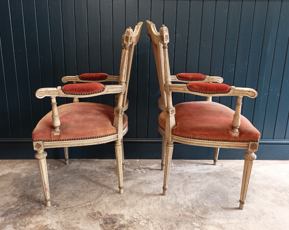 Pair of French Painted Bergère Dining Arm Chairs. (4).jpg